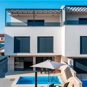 4 Bedroom Villa with Pool near Vodice town, Sibenik Riviera, sleeps 8